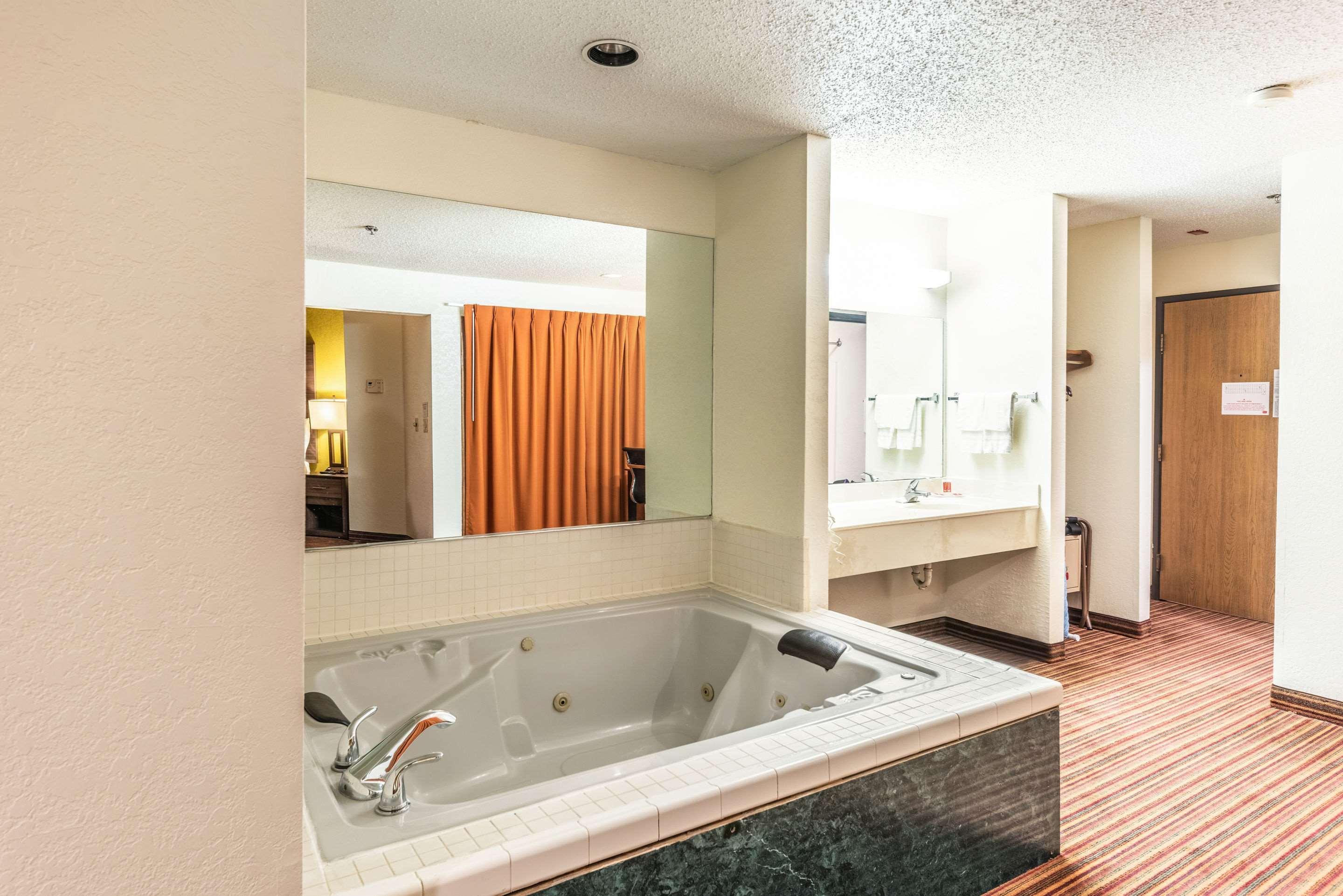 Econo Lodge Inn & Suites McKinney Eksteriør billede